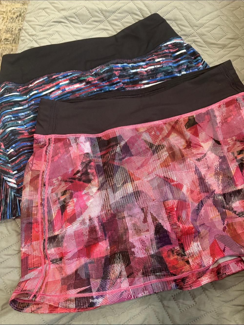 Lululemon 2 Pink Purple Multi-Stripe Black Trim Active Skirts Skorts EUC Size 6